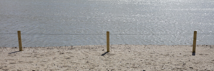 Drahtzaun an der K&uuml;ste,  Nordsee, Niedersachsen, Deutschland