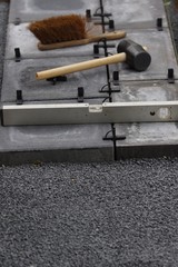 Gehwegplatten im Garten verlegen