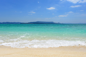 沖縄の美しい海とさわやかな空