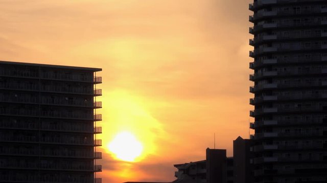 4K・マンション間の朝日_03-1058