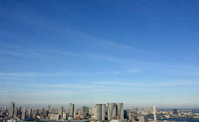 Obraz premium 日本・東京の都市景観「青空とビル群」（晴海や葛西方面などを望む）