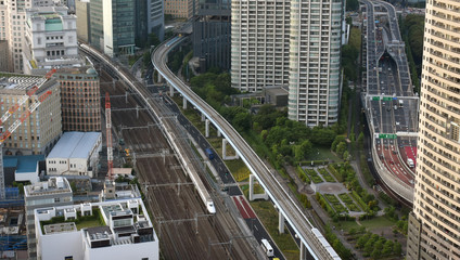 日本・東京の都市景観（高速道路と高速鉄道）