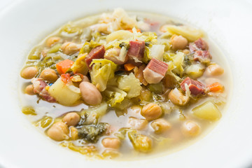 Zuppa di verdure e pancetta