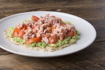 Fajita  with avocado, tomato and tuna