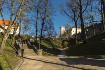 schody w parku, Kieś, Cesis Łotwa - obrazy, fototapety, plakaty