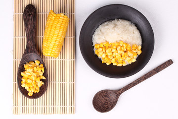 Streamed sweet corn with sweet sticky rice in coconut milk .