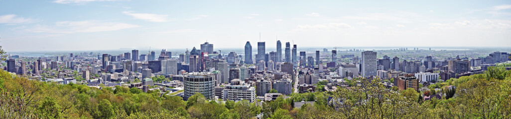 Fototapeta na wymiar Skyline Panorama of the city of Montreal