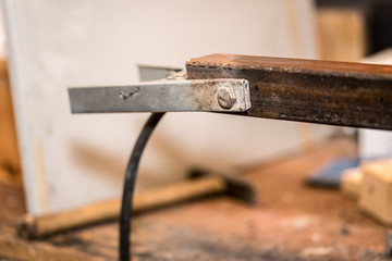 Electric welding metal clip connecting metal workpiece