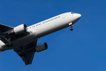 Boeing 767-300ER landing