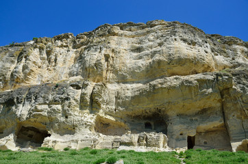 Крым, Бахчисарай, пещерный город Чуфут Кале весной