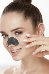 Naklejka premium Skin Cleaning. Closeup Beautiful Woman With Patch Mask On Nose