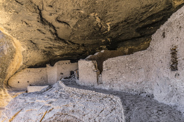 ancient cliff dwellings 