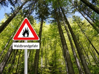 Waldbrand Gefahr Schild
