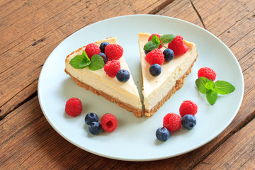 Cheesecake with berries