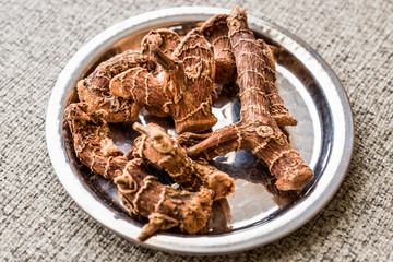 Galangal Ginger on silver plate (havlican)