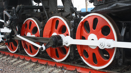 wheels of vintage steam locomotive