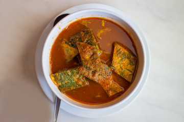 Spicy and Soup Curry with Shrimp and Vegetable Omelet