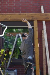 Terrassenüberdachung - Pergola aus Holz montieren