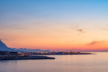 Obraz premium Tramonto a Isola delle Femmine, provincia di Palermo IT 