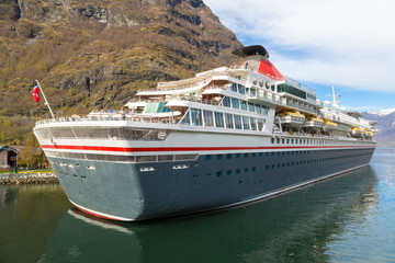 Fototapeta na wymiar Cruise ship in Norway
