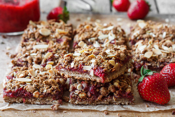 oat crumble bars with strawberries
