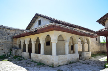 Obraz premium Крым, Бахчисарай, пещерный город Чуфут Кале. Караимская кенаса 14 века