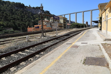Fototapeta na wymiar Modica, stazione ferroviaria e ponte Guerrieri