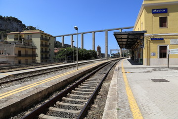Fototapeta premium Modica, stazione ferroviaria e ponte Guerrieri