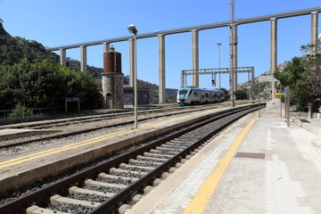 Naklejka premium Modica, stazione ferroviaria e ponte Guerrieri