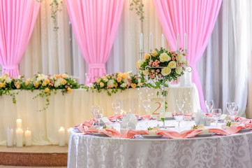 Wedding table decoration and floral centerpiece