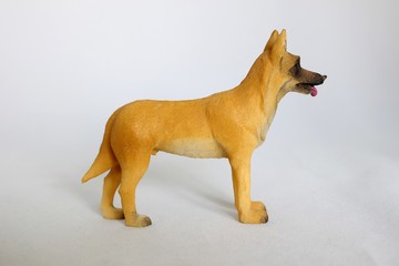 figurine jouet chien berger belge malinois en position debout