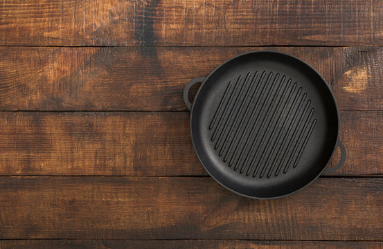 Vintage empty grill pan on rustic wooden table