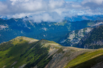 Fototapeta na wymiar Summer landscape in mountains. View from FREMONT LOOKOUT TRAIL, Mount Rainier.