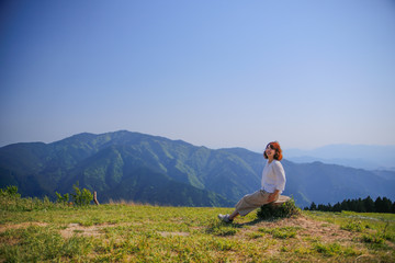 Fototapeta na wymiar Japanese woman on green mountain