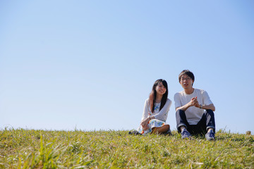 Naklejka na ściany i meble japanese young couple outdoor green