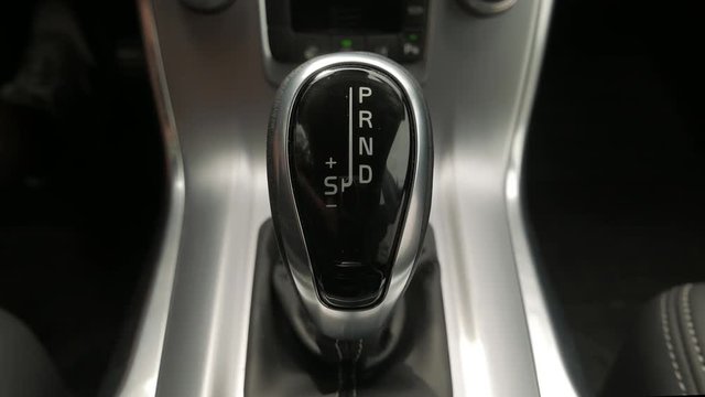 Automatic gear transmission put into D - Drive
