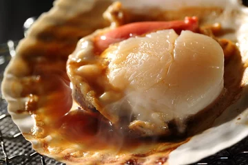 Gordijnen 帆立貝の網焼き　Grilled scallops © gontabunta
