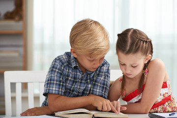 Fototapeta premium Reading together