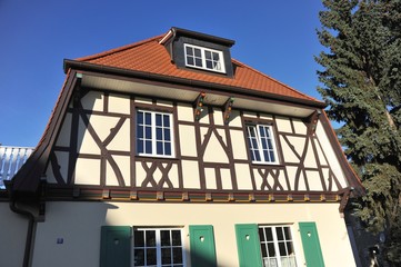 Fototapeta na wymiar Fassade eines renovierten historischen Fachwerkhauses