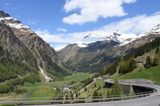 Felbertauern, Felbertauernstra&szlig;e, Felbertauern Stra&szlig;e, Stra&szlig;e, Bergstra&szlig;e, Alpenstra&szlig;e, Gebirgsstra&szlig;e, Panoramastra&szlig;e, Osttirol, Kurve, Steigung, Kehre, Gel&auml;nder, Br&uuml;cke, beton, Asphalt, Alpen