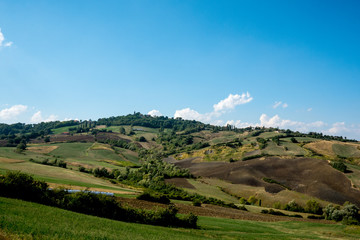 Fototapeta premium Italian landscape with gentle hills, Monte Altavelio, Italy