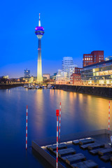 Rheinturm Düsseldorf, Nordrhein-Westfalen, Deutschland © Roland Abel