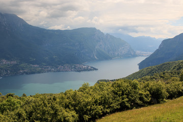 Fototapeta na wymiar Il ramo di Lecco del lago di Como