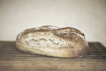 pain de campagne sur planche de bois 