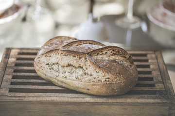 pain de campagne sur planche de bois 