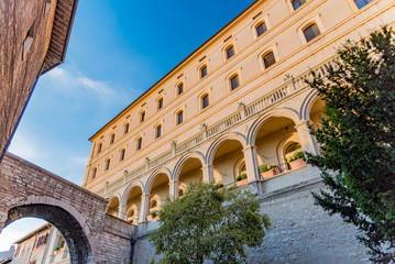 Fototapeta premium Panorama of Assisi, home of St. Francis, in the umbria region of Italy famous for the pilgrimage cathedral of the popes of all ages