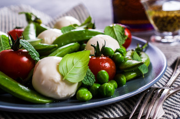 Raw vegetable salad