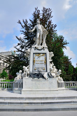 Fototapeta na wymiar Monument to Mozart in Vienna