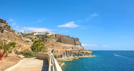 Afwasbaar fotobehang Panoramic view of coastline near Puerto Rico resort town. Gran Canaria, Canary islands, Spain © Valery Bareta