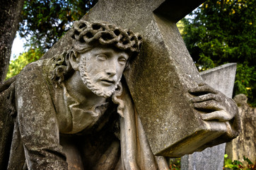 Obraz premium Jesus bearing the cross. Stone sculpture.